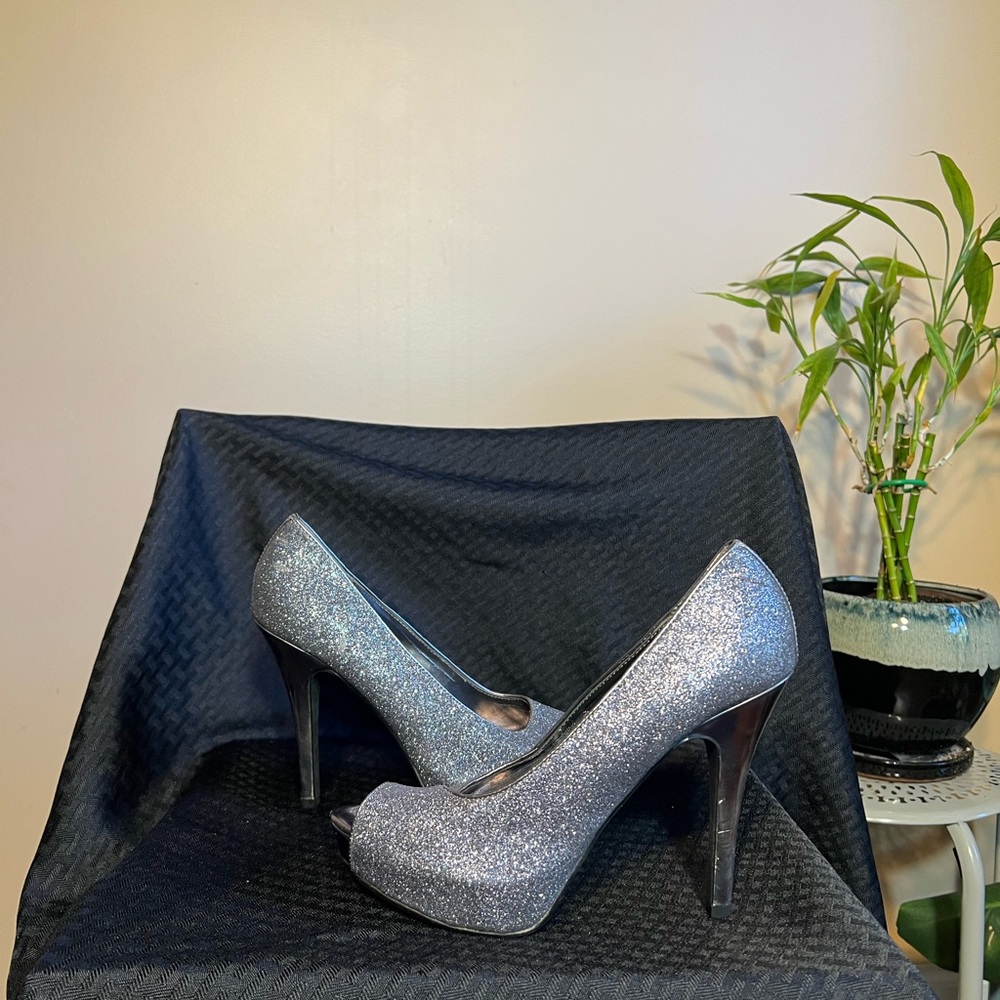 Jacqueline Ferrar Silver Glitter Heels